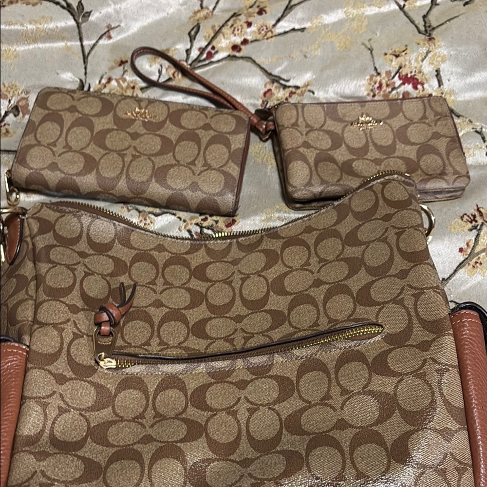 Coach Brown Signature Shoulder Bags Collection